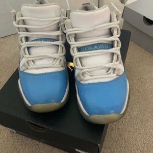 JORDAN 11 lows baby blue and white size 5